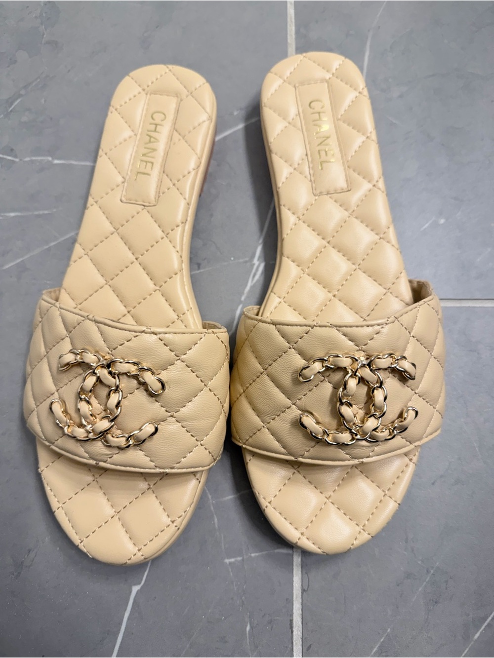 Quilted Slide Sandals in Beige